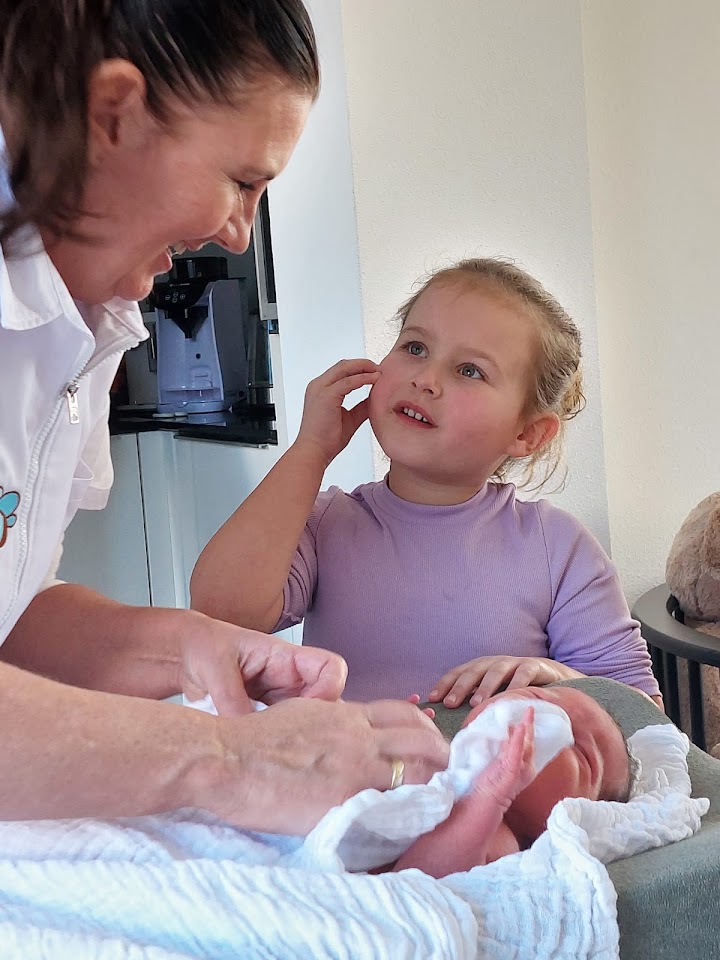 Kraamzorg Marcia baby met zus